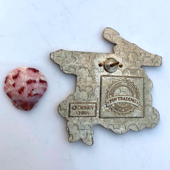 Chip n Dale Pirates of The Caribbean Disney Pin - Picture 3 of 3